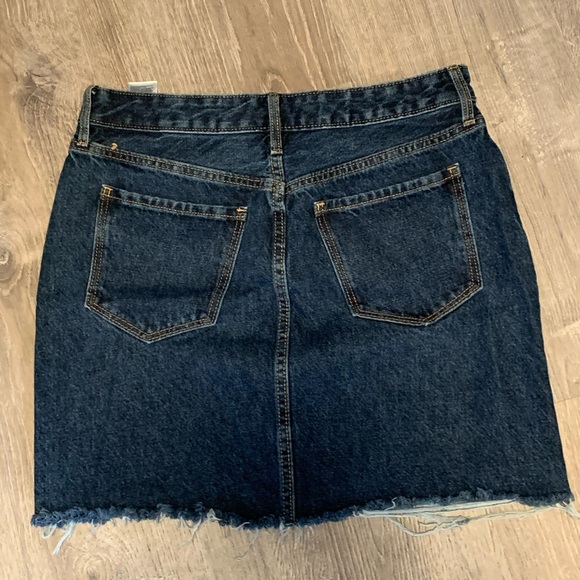 Old Navy Distressed Jean Skirt -size 6 buttonfly - Picture 3 of 5